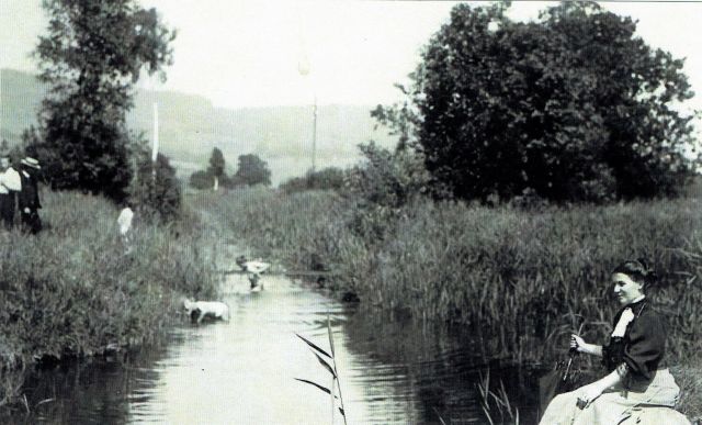 Postkarte von Otelfingen: Badeplausch am Dürrengraben um 1918