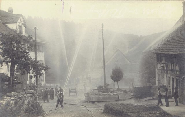 Postkarte von Otelfingen: Feuerwehrdemonstration 1915