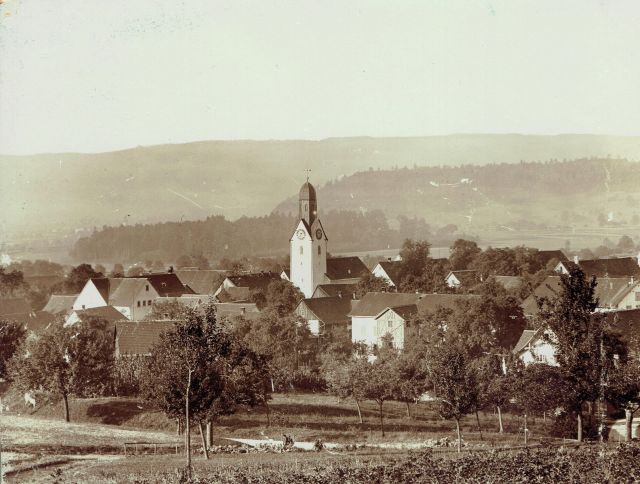Postkarte von Otelfingen: Dorfansicht um 1911 linke Hälfte