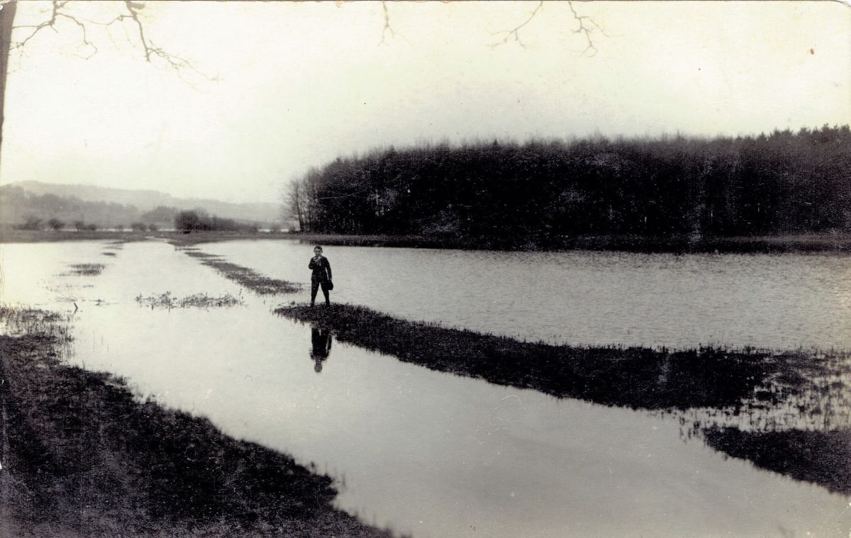 Ansichtskarte von Otelfingen: Rietgraben | überschwemmt | um 1915