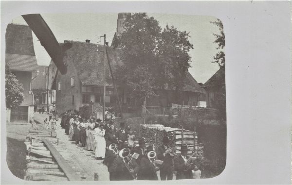 Ereignis auf einer Postkarte: Hochzeitszug | um 1925