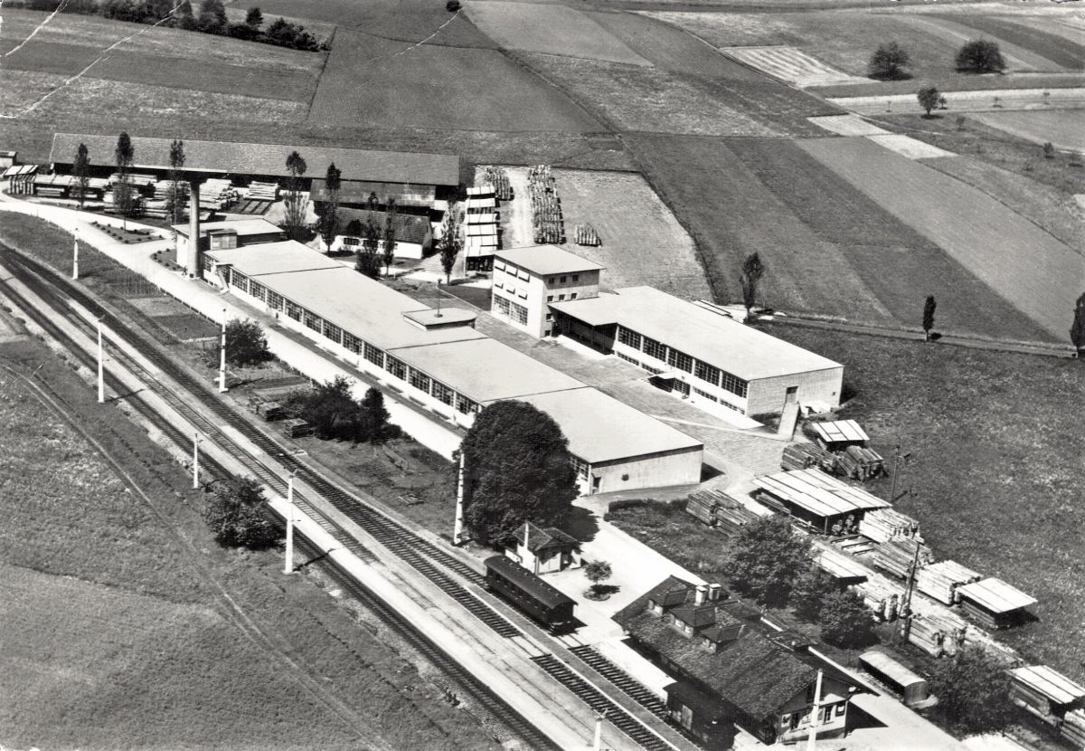 Ansichtskarte von Otelfingen: Fabrikareal Kindt AG | Bahnhofstrasse/Würenloserstrasse | 1958