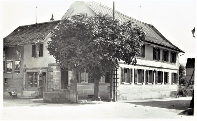 Postkarte von Otelfingen: Landstrasse 26 um 1930