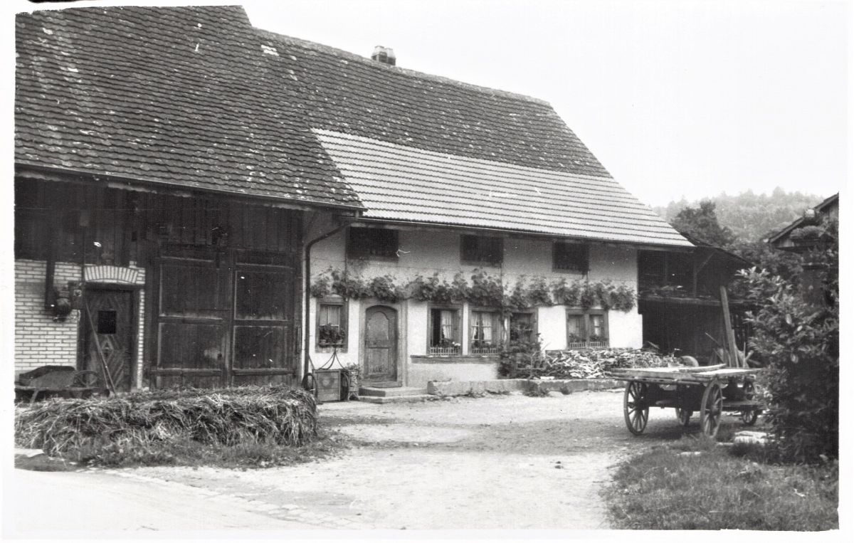 Ansichtskarte von Otelfingen: Vorderdorfstrasse 18 | Schmittengasse 17 | 1953