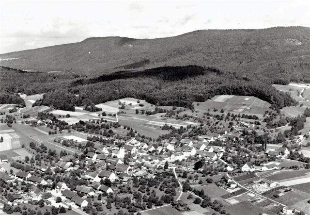 Postkarte von Otelfingen: Flugaufnahme 1975