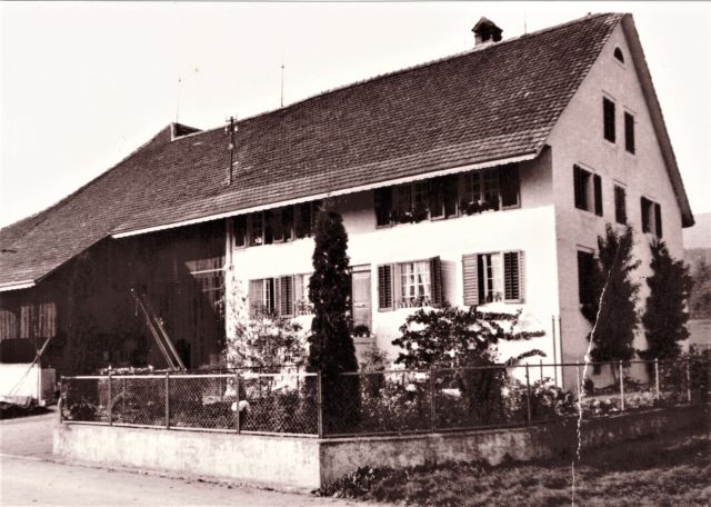 Postkarte von Otelfingen: Landstrasse 3-7 um 1945