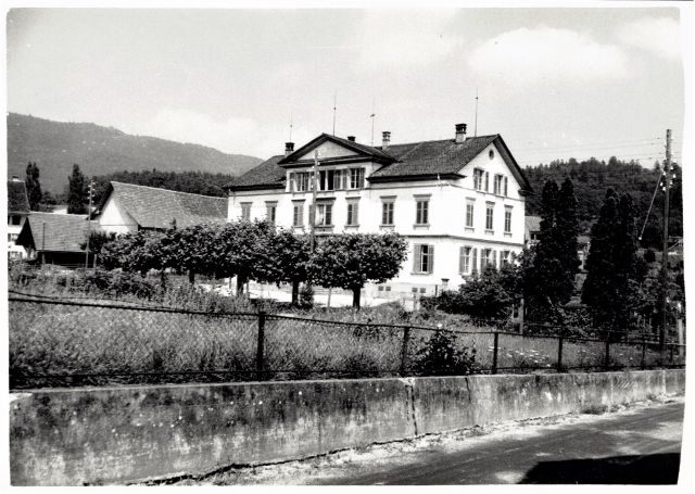 Postkarte von Otelfingen: Vorderdorfstrasse 40 1953