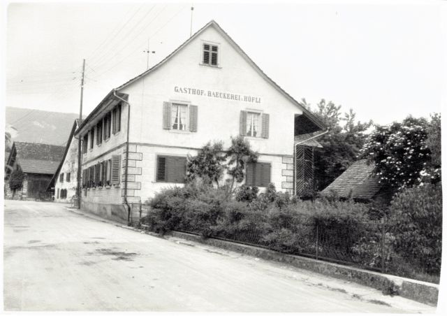 Postkarte von Otelfingen: Landstrasse 26 1953