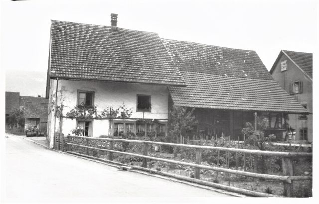 Postkarte von Otelfingen: Vorderdorfstrasse 12 1953