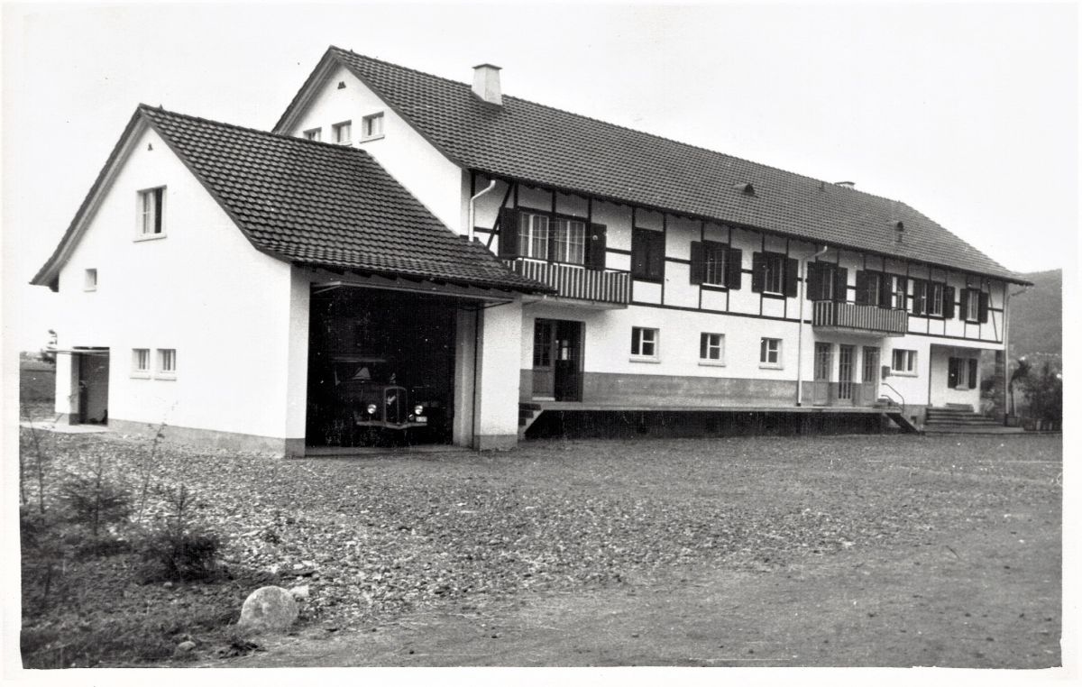 Ansichtskarte von Otelfingen: Neue Riedstrasse 80-84 | 1953