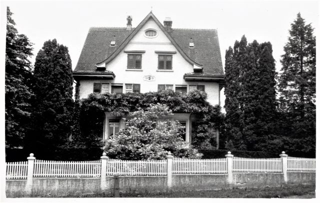 Postkarte von Otelfingen: Bahnhofstrasse 46 1953