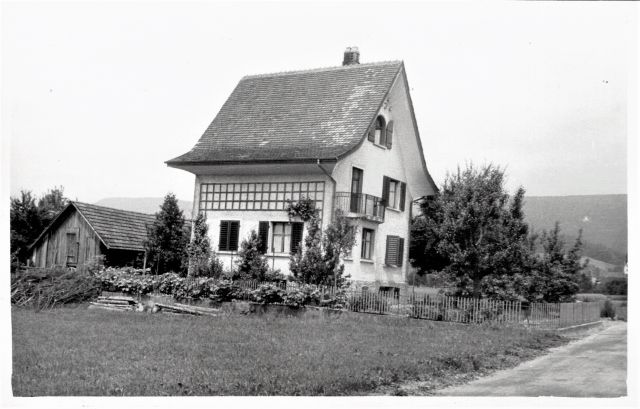 Postkarte von Otelfingen: Bahnhofstrasse 42 1953