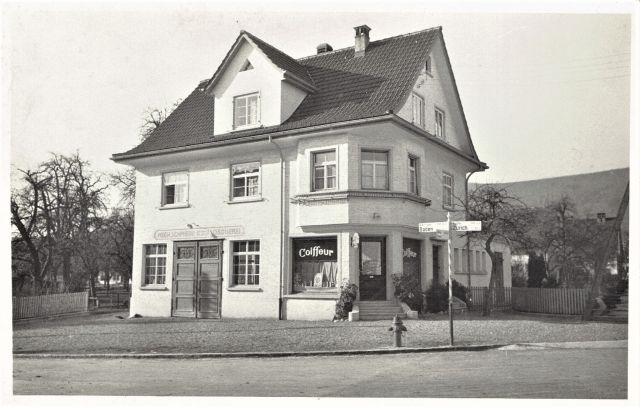Postkarte von Otelfingen: Landstrasse 23 um 1933